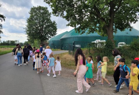 Hof Schmidt - Besuch Biogasanlage